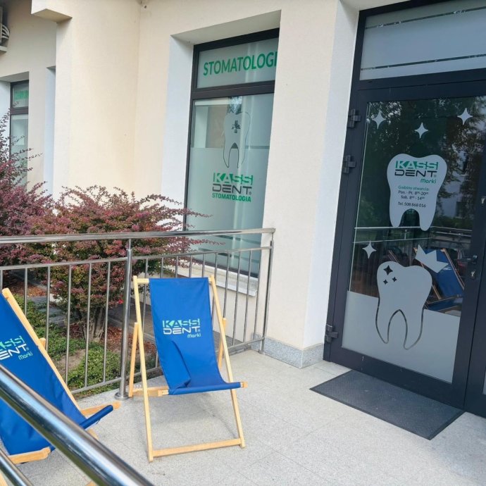 KassDent Marki - wejście do gabinetu stomatologicznego